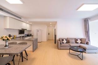 Tyms Modern 3 Bedroom 2 Bath Apartment in Xujiahui Apartment in Shanghai