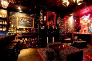 Unwind in Style at Melbournes Historic Art Deco Apartment with Pool Gym Carpark Apartment in Melbourne