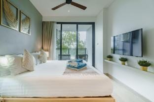 Cassia Exclusive Lake View Condo, Bang Tao Beach Apartment in Choeng Thale