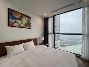 Apartment 5 bedrooms 4 bathrooms Vinhomes Skylake. Apartment in Laos