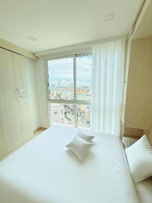 芭提雅市中心高端泳池花园公寓 / 椰子树下步行街旁 Apartment in Pattaya City