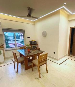 3BHK+Terrace+Car Park+Elevator+centrally located Apartment in Kolkata