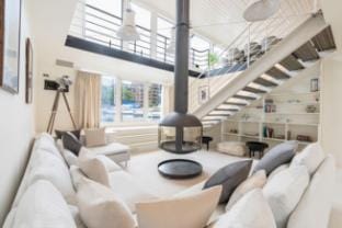 Elegant houseboat with sauna amenities Docked boat in London Borough of Southwark