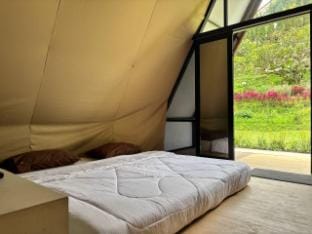 Bumo Glamping by Villa Istana Bunga Vacation rental in Parongpong