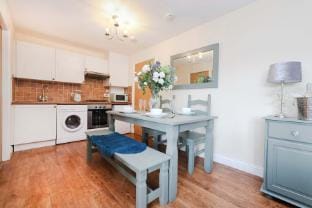 Greenknowes Lodge with Hot Tub & Stove Country House in Scotland