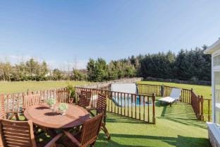 Greenknowes Farmhouse with Hot Tub and Bar Country House in Scotland