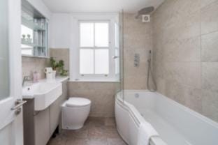 Stunning house close to Notting Hill Country House in London