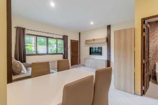*Poolside 1BR • Near Naiharn Beach & Gym V247 Vacation rental in Rawai