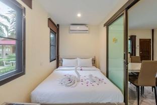 *Poolside 1BR • Near Naiharn Beach & Gym V247 Vacation rental in Rawai