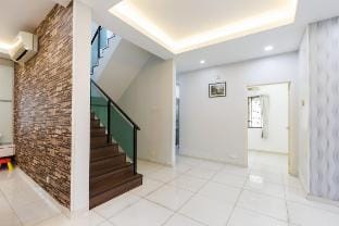 Comfy Bungalow Family House Pg Hill & Kek Lok Si Vacation rental in George Town
