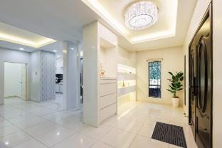 Comfy Bungalow Family House Pg Hill & Kek Lok Si Vacation rental in George Town