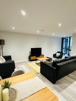 #21 2 Bedr 2 Bath Balcony Lux Digbeth Apex Lofts Vacation rental in Birmingham