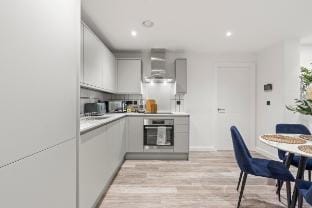 #20 2 Bed 2 Bath Balcony Lux Digbeth Apt Vacation rental in Birmingham