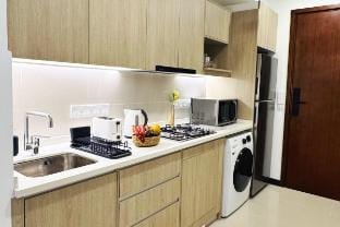 TriZen 53rd floor Luxury Suite with stunning Views Vacation rental in Colombo