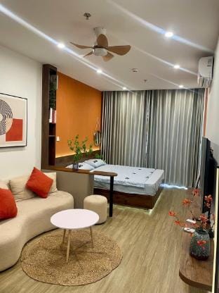 Studio P4 View Hồ - Vinhomes Ocean Park Vacation rental in Laos