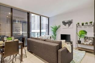 Modern 2BR City Retreat, Prime Melbourne CBD Vacation rental in Melbourne