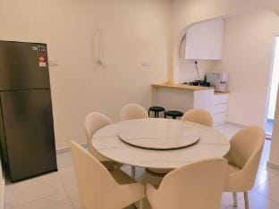 Indahpura Kulai P647 17pax 4BR double Story House Vacation rental in Johor Bahru
