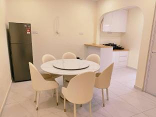 Indahpura Kulai P647 17pax 4BR double Story House Vacation rental in Johor Bahru