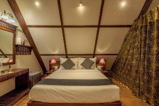 Tudor Rose- a beautiful wooden chalet in Panchgani Vacation rental in Candolim