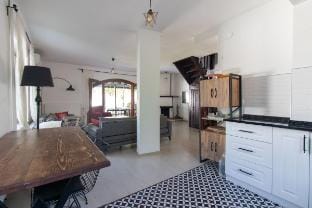 4BR all AC Pool BBQ Garden on Bagdat Ave Kirkpinar Vacation rental in Turkey