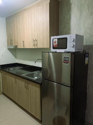condo near MOA&NAIA&Bay, balcony&no cleaning fee Vacation rental in Pasay