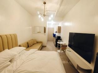 Chill & Cozy Stay | Netflix • Balcony • Karaoke Vacation rental in Quezon City