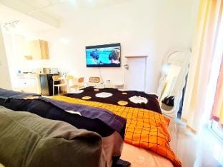 Cozy Stay in Quezon City Near Bars Cafes & Studios Vacation rental in Quezon City
