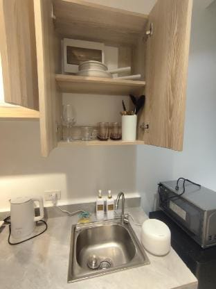 Cozy Stay in Quezon City Near Bars Cafes & Studios Vacation rental in Quezon City