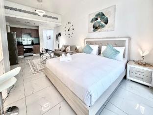 Luxury Studio Getaway in Crystal Residence JVC Vacation rental in Dubai