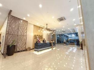 Condo in BGC - Uptown Mall Vacation rental in Makati