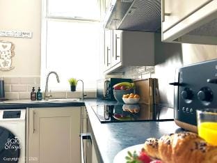 Leeds 3 bedroom family home. Sleeps 5. Parking. Vacation rental in Leeds