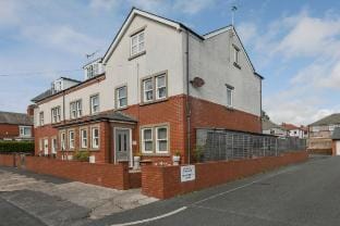 Spacious Luxurious Serviced Accommodation 6 Vacation rental in Barrow-in-Furness
