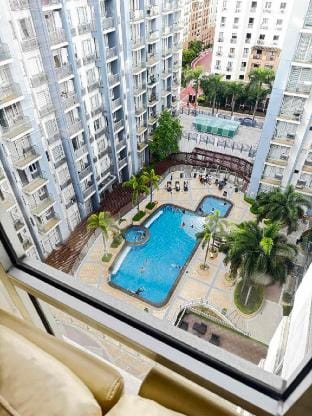 Chic Unit w/Balcony - Free wifi netflix@T3 Airport Vacation rental in Pasay