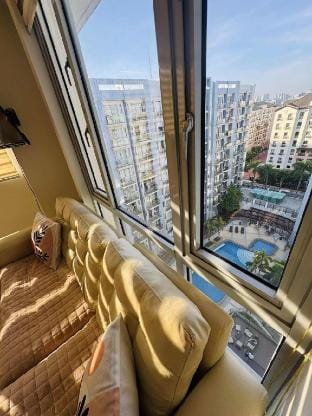 Chic Unit w/Balcony - Free wifi netflix@T3 Airport Vacation rental in Pasay
