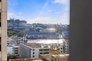 Stylish 2BR Apt Overlooking Darling Harbour Vacation rental in Sydney