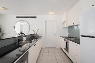 Stylish 2BR Apt Overlooking Darling Harbour Vacation rental in Sydney