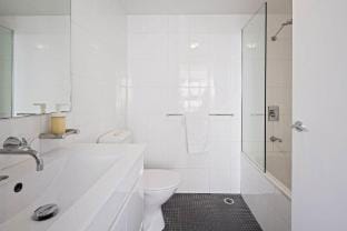 Stylish 2BR Apt Overlooking Darling Harbour Vacation rental in Sydney