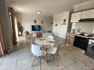 Relax at The Blyde – Wi-Fi,balcony,full kitchen. Vacation rental in Pretoria