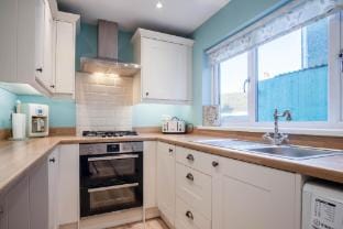 Ty George - 3 Bedroom Cottage - Tenby Vacation rental in Wales
