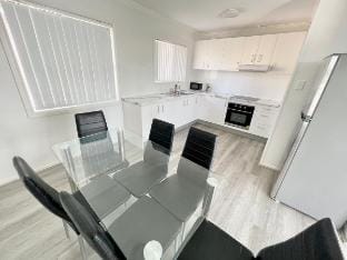 Sunrise Apt 2 · 3BR Family Stay Balcony +Pool View Vacation rental in Surfers Paradise