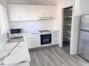 Sunrise Apt 2 · 3BR Family Stay Balcony +Pool View Vacation rental in Surfers Paradise
