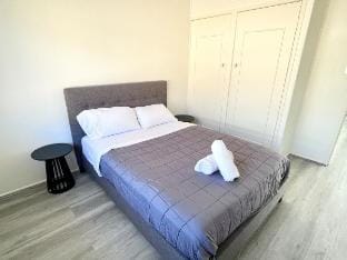 Sunrise Apt 3 · Bright 1BR · Upstairs · Pool View Vacation rental in Surfers Paradise