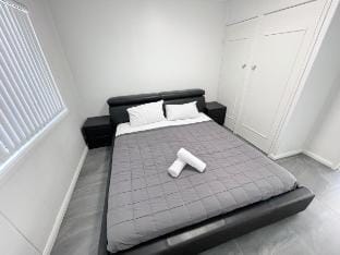 Sunrise Apt 4 · Cozy 1BR · Poolside Escape Vacation rental in Surfers Paradise