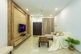 JB Sentosa 3BR Landed House KTV Mahjong EventSpace Vacation rental in Johor Bahru