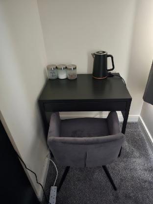 Cozy Ensuite Room in a Family Home, Rotherham Vacation rental in Sheffield