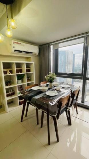 A Modern 2 Bedroom with Scenic City view,freewifi Vacation rental in Pasig