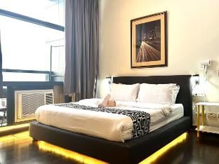 Sky-High Penthouse Studio @ Gramercy Vacation rental in Makati