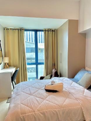 Central Cozy Suite @ IT Park w/ Gym, Pool, Netflix Vacation rental in Lapu-Lapu City