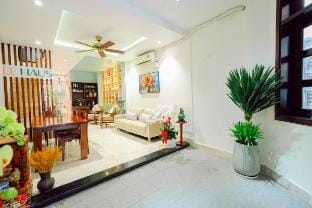 F2 - 2 Retreat Rooms - Green Balcony - Big Window Vacation rental in Ho Chi Minh City