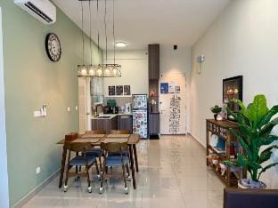 Stylish 2BR near Jonker Street/ TvBox/ 1 Parking Vacation rental in Malacca